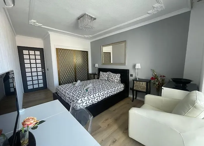 Sia Sunset View Апартаменти *